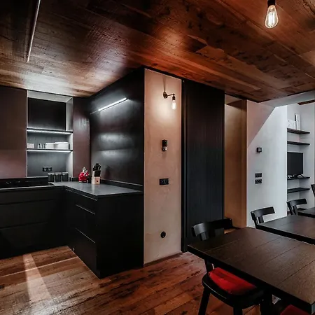 Writer's Loft In - The House Of Travelers *