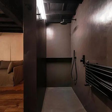 Writer's Loft In - The House Of Travelers * Como