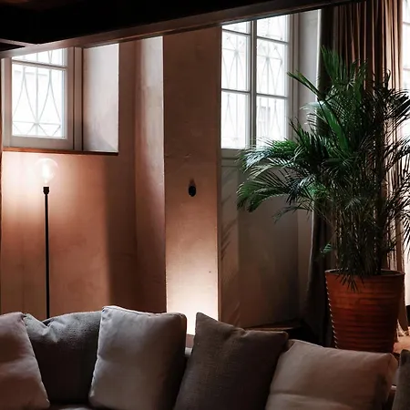 Writer's Loft In - The House Of Travelers