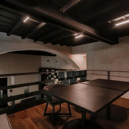 Writer's Loft In - The House Of Travelers *