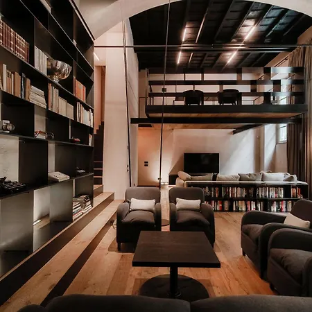 Writer's Loft In - The House Of Travelers Apartment *