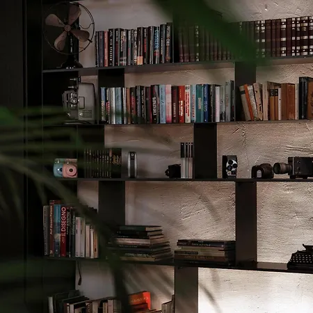 Writer's Loft In - The House Of Travelers Apartment *
